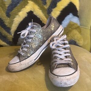 Low-Top Glitter Sneakers in Gold Glitter - Women's Casual Lace-Up
